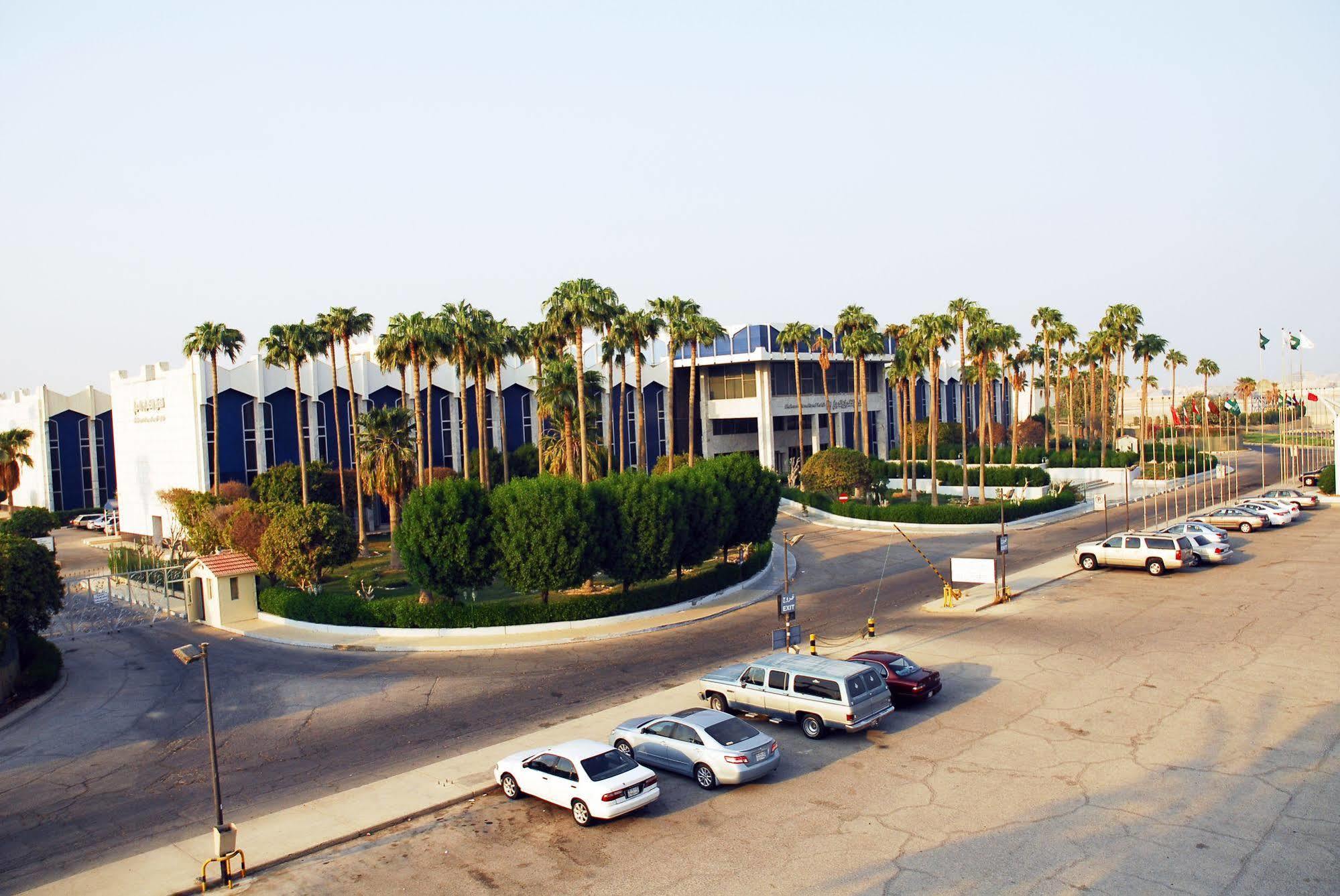 Dhahran International Hotel Exterior photo